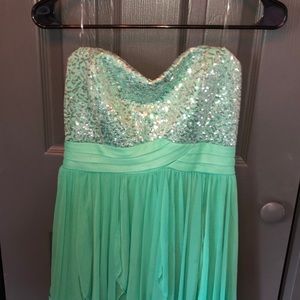 Strapless formal dress